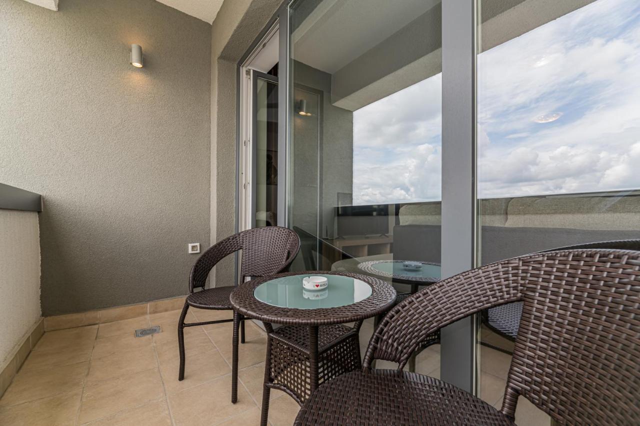 Coresi Modern Apartment براشوف المظهر الخارجي الصورة